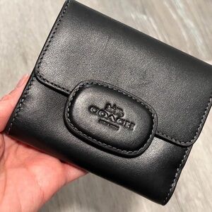 Coach Eliza Wallet. Medium. Black leather.
